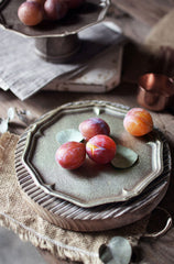 Retro Iron Tray & Stand – Vintage Elegance for Modern Living