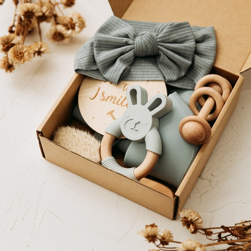 Neutral baby gift box with newborn essentials
