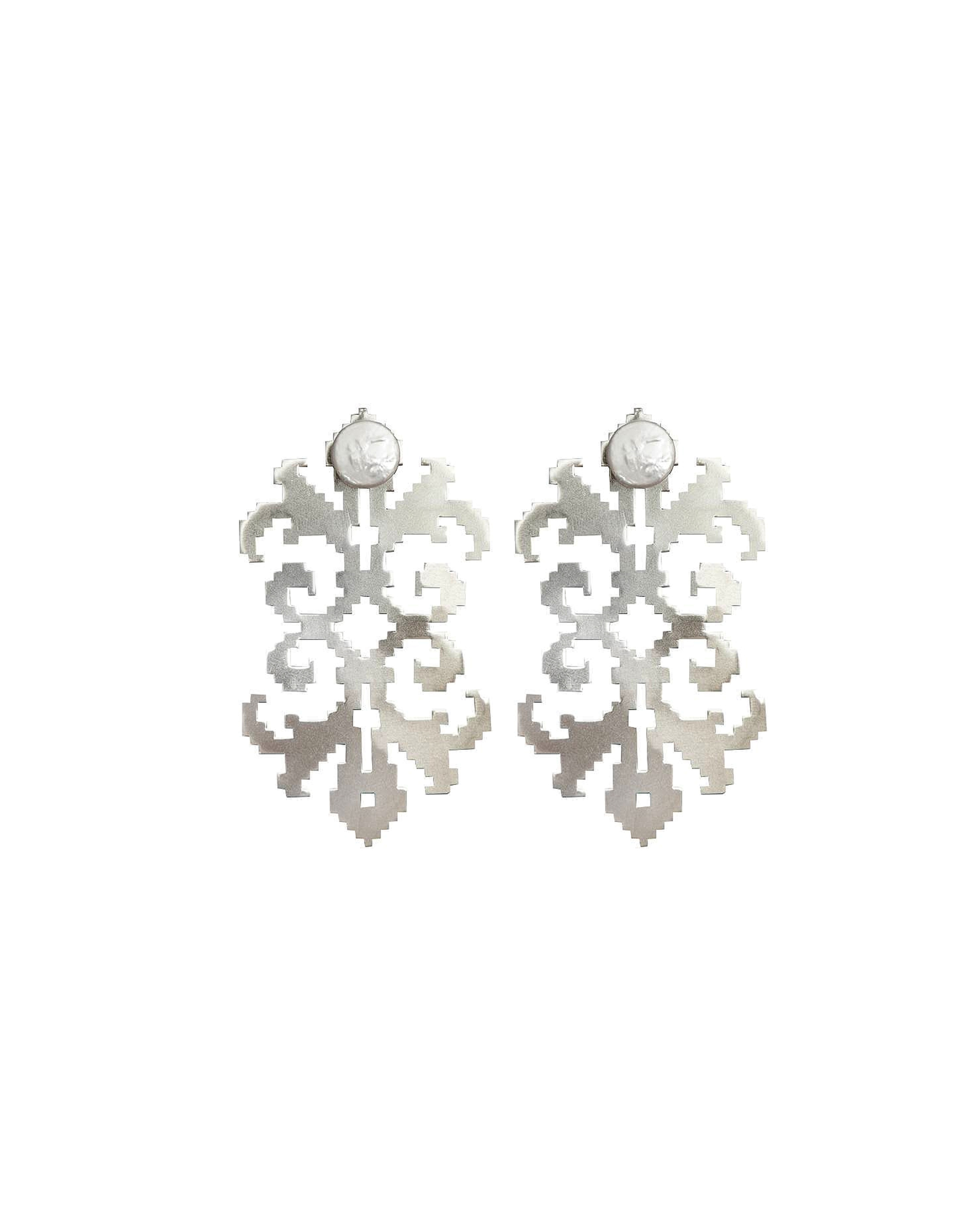 Handmade steel earrings with pearl inspired by Persian carpet motifs