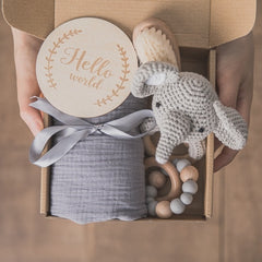 Unisex baby care gift set for 0–12 months