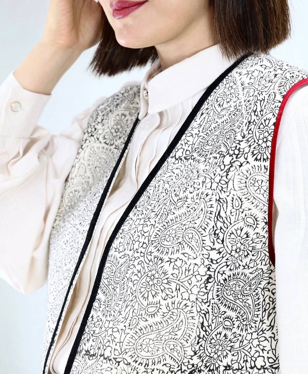 Handcrafted Qalamkar Vest – Heritage-Inspired Elegance